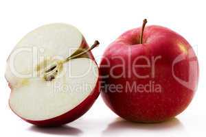 Apfel und Apfelhälfte