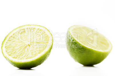 zwei halbe limonen