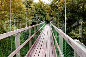 Einsame Wanderbrücke