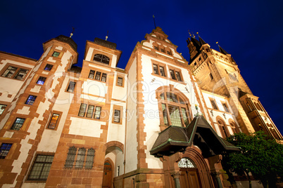 Schloss Weinheim in der Dämmerung