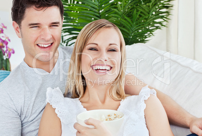 couple eating pop-corn