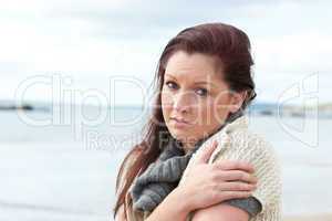 traurige Frau am Strand