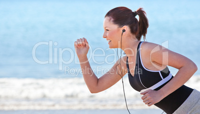 Joggerin am Strand