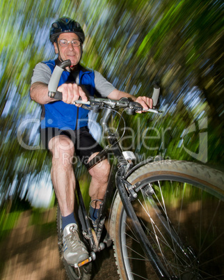 Senior auf dem MTB