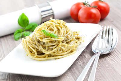 Spaghetti mit frischem Pesto / spaghetti with fresh pesto