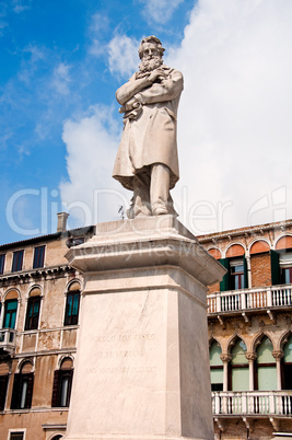 Statue von Nicolo Tommaseo