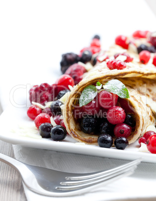 Eierkuchen mit Früchten / pancake with fruits