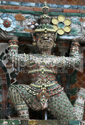 guardian statue at thai temple