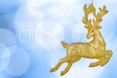Weihnachtlicher Hintergrund mit goldenem Rentier