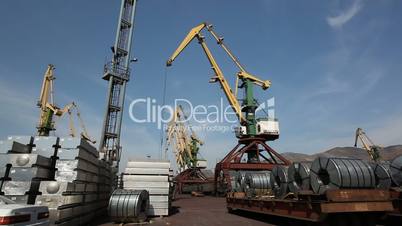 Steel details and loading cranes