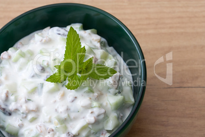 Gurkenjoghurt mit Rosinen - Cucumber yoghurt with raisins