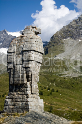mountain eagle statue