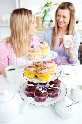 friends eating cupcakes