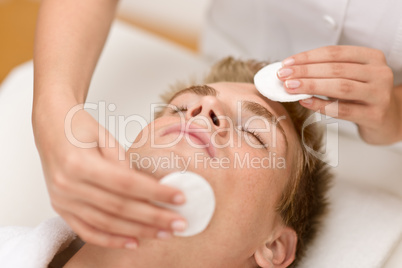 Male cosmetics - cleaning face treatment