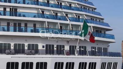 Civil naval flag of Italy on a cruise liner (Full HD)