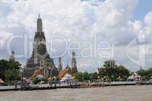 Temple Wat Arun on the Chao Phraya river