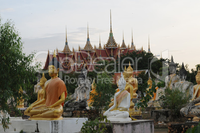 Buddha's figures before Wat Phai Rong Wua