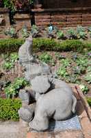 Liegender Steinelephant