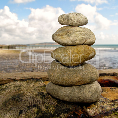 Steinturm am Strand