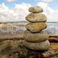 Steinturm am Strand