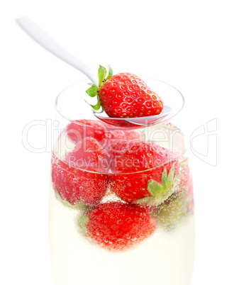 Sekt mit Erdbeeren / sparkling wine with strawberry