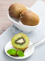 frische Kiwi / fresh kiwi fruit