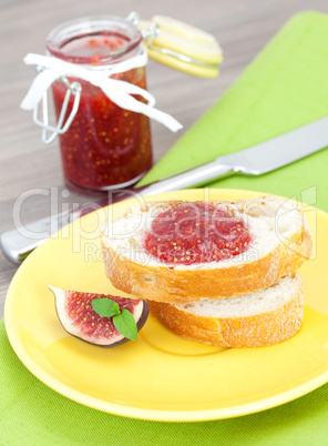 Brot mit Feigenmarmelade / bread with fig jam