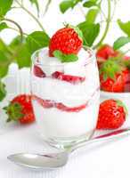 Erdbeer-Sahne-Dessert / strawberry cream dessert