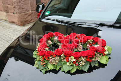 Blumenschmuck Hochzeitsauto