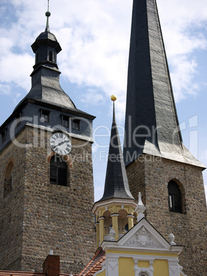 Kirchturm und Rathaus in Burg