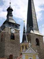 Kirchturm und Rathaus in Burg