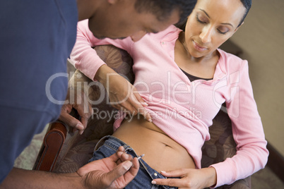 Man helping woman inject drugs to achieve pregnancy