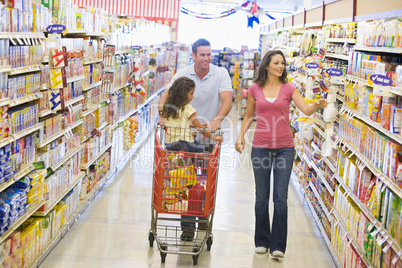 Family grocery shoppping