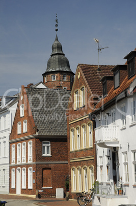 Häuserzeile und Wiebke-Kruse-Turm in Glückstadt