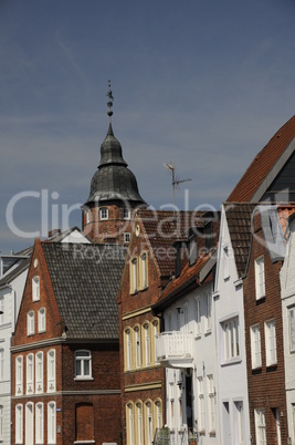 Häuserzeile und Wiebke-Kruse-Turm in Glückstadt