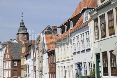 Häuserzeile und Wiebke-Kruse-Turm in Glückstadt