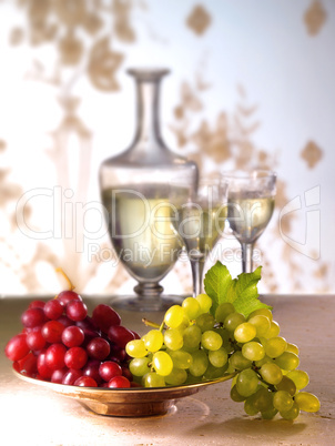 Weisswein und Trauben