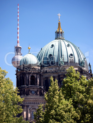 Berlin-Dom-FernsehturmLinks