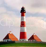 Leuchtturm Westerhever mitten auf dem Deich