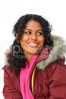 lächelnde latino Frau mit Winterjacke