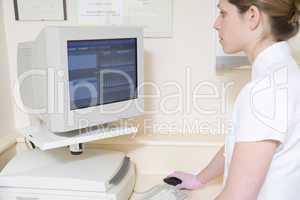 Dental assistant using computer