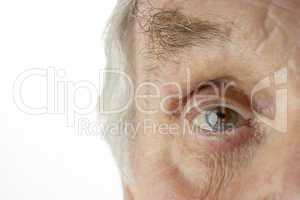 Das Auge eines älteren Mannes