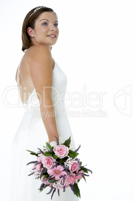Bild einer jungen, hübschen Braut mit Brautstrauß.
