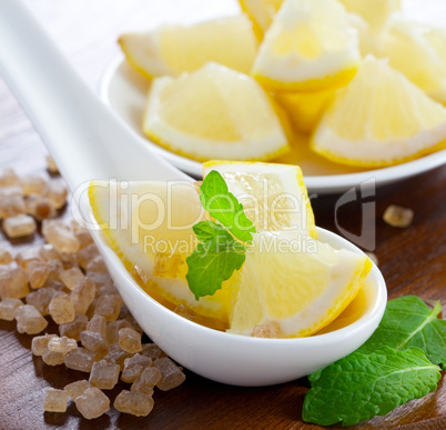 Zitrone, Zucker und Minze / lemon, sugar and mint