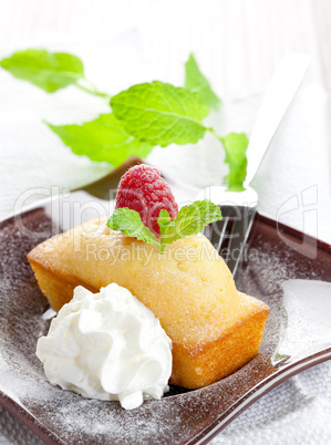 Kuchen mit Sahne / cake with cream