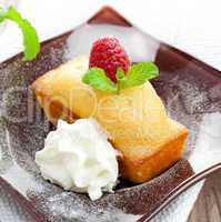 Vanillekuchen mit Sahne / vanilla cake with cream