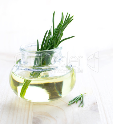 Olivenöl und Rosmarin / olive oil and rosemary