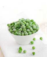 Erbsen in Schale / peas in bowl