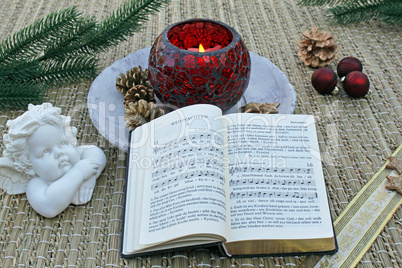 Weihnachtsengel mit Gesangbuch