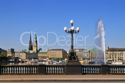 Hamburger Binnenalster mit Lombardsbrücke